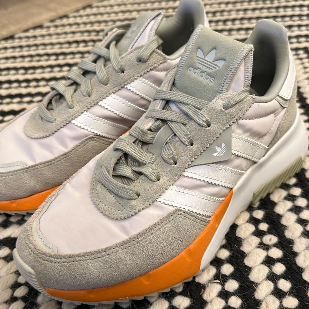 Adidas classic nylon, suede, leather upper fits like a W 6.5/ 7